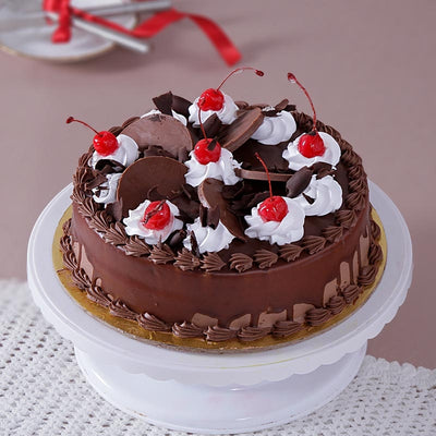 Marvelously Decorated Eggless Chocolate Cake - 1/2 KG